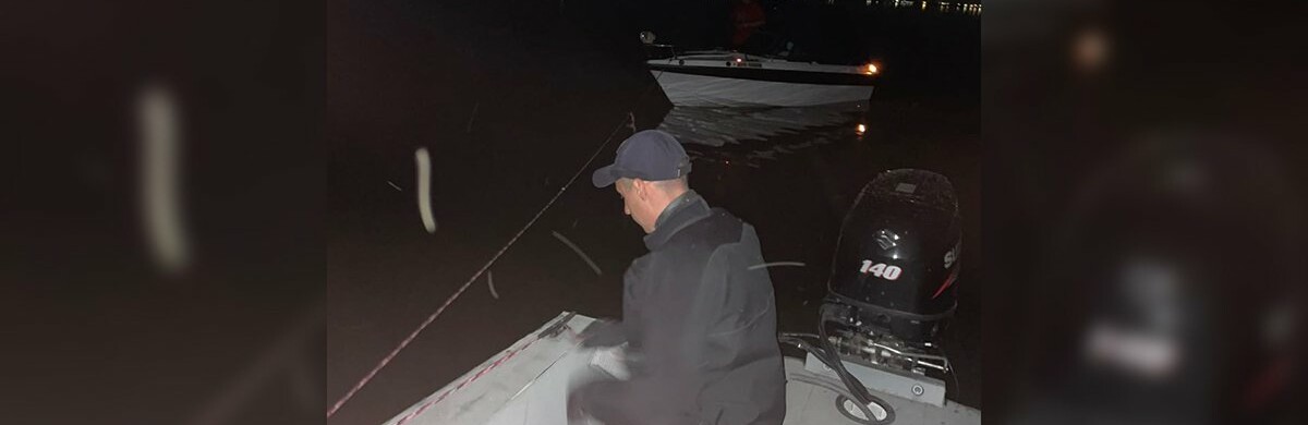 Под Днепром трое взрослых и ребенок застряли посреди водохранилища: подробности