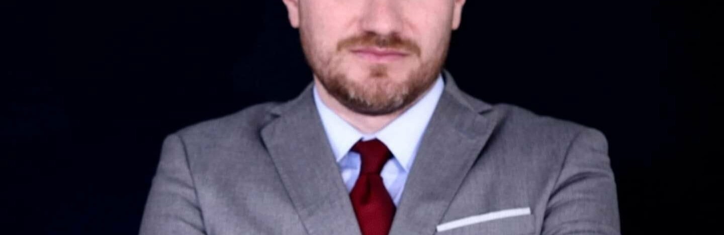 Бизнес в РФ, мошенничество и новые квартиры: как днепровский блогер зарабатывает на критике ситуации в Украине