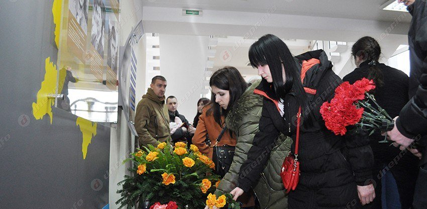 В Днепропетровском университете почтили память погибших выпускников (ФОТО) (фото) - фото 1