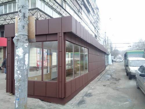 Возле Днепропетровской ОГА за ночь вырос 20-метровый киоск (ФОТО) (фото) - фото 1