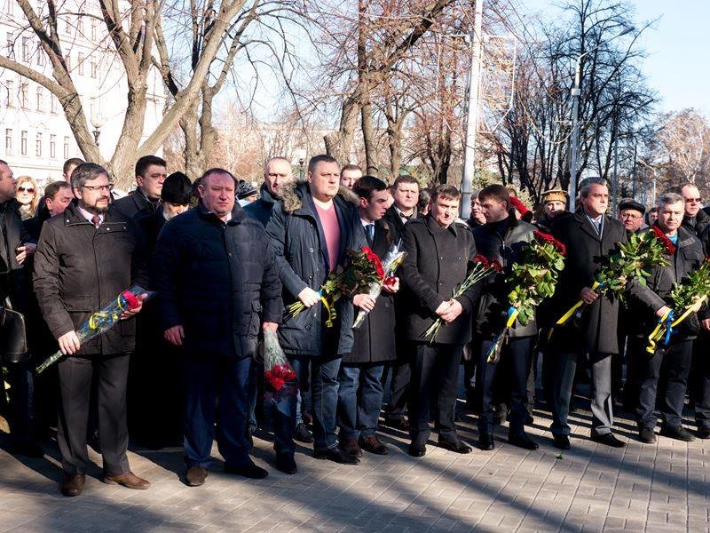 В Днепропетровске почтили память героев Небесной сотни (ФОТО) (фото) - фото 2